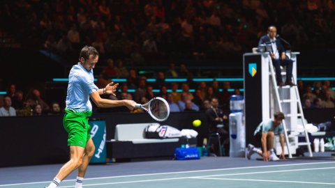ATP Tour: Medvedev outlasts Wawrinka in attritional battle in Rotterdam