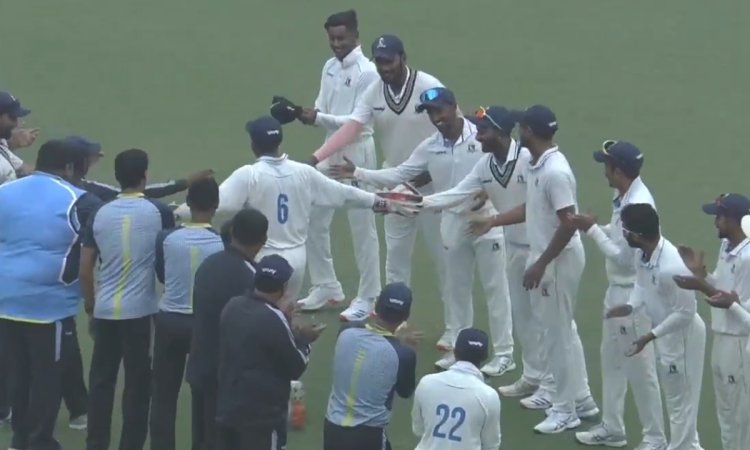 VIDEO: बंगाल के खिलाड़ियों ने दिया रिद्धिमान साहा को स्पेशल 'गार्ड ऑफ ऑनर', बंगाल के लिए आखिरी बार उ