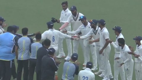VIDEO: बंगाल के खिलाड़ियों ने दिया रिद्धिमान साहा को स्पेशल 'गार्ड ऑफ ऑनर', बंगाल के लिए आखिरी बार उ