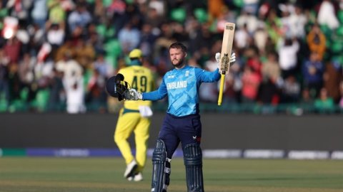 Champions Trophy: Ben Duckett’s record-breaking 165 propels England to 351/8