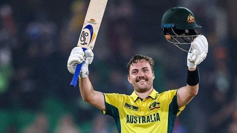 Champions Trophy: Inglis overshadows Duckett as Australia chase 352 for record win (ld)