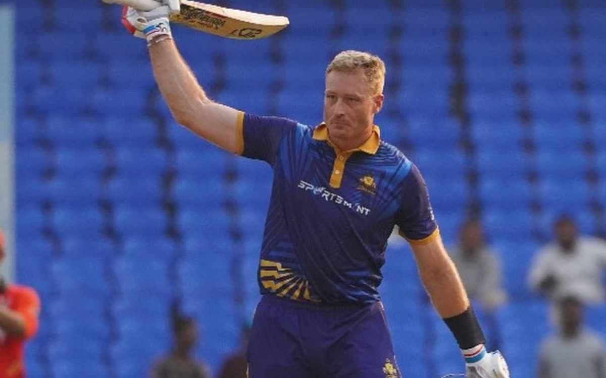 Watch- Martin Guptill smashed 160 in 49 balls with 16 sixes in the Legends 90s League லெஜண்ட்ஸ் 90 லீக் தொடரில் சிக்ஸர் மழை பொழிந்தா மார்ட்டின் கப்தில் - வைரலாகும் காணொளி!