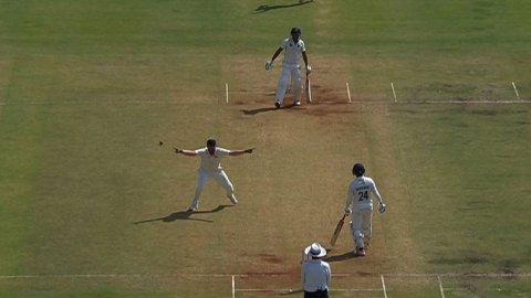 Harsh Dubey becomes highest wicket-taker in a single season as Vidarbha take narrow lead against Ker
