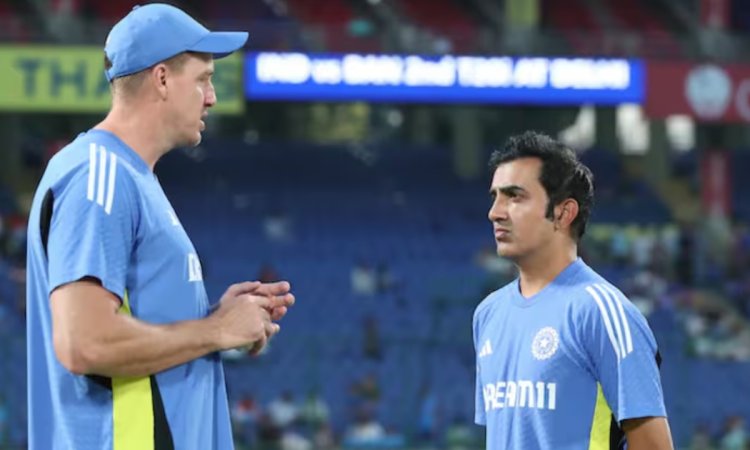 चैंपियंस ट्रॉफी के बीच में लगा टीम इंडिया को झटका, बॉलिंग कोच मोर्ने मोर्कल ने छोड़ा साथ