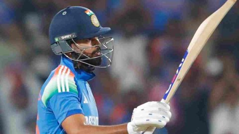 Shreyas Iyer ने तूफानी पचासा जड़कर रचा इतिहास, सचिन तेंदुलकर-विराट कोहली के महारिकॉर्ड की बराबरी की