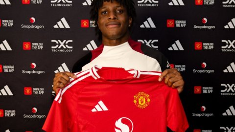 Man Utd confirm arrival of fullback Patrick Dorgu from Lecce for 30 million pounds