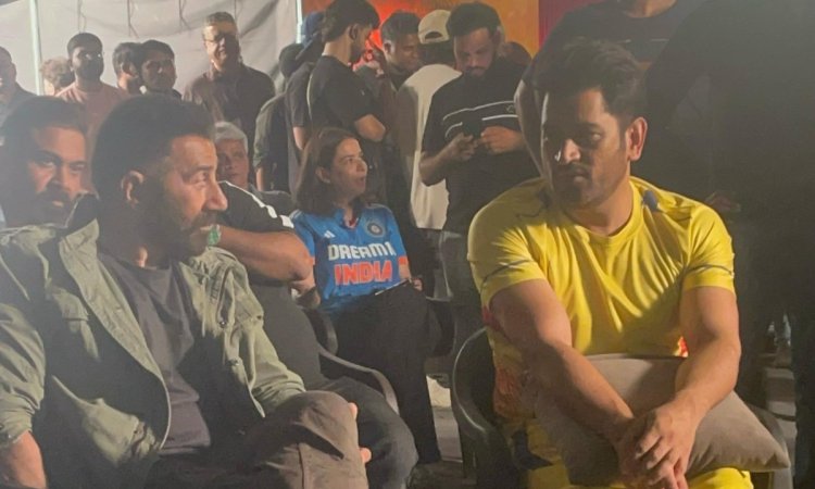 VIDEO: धोनी और सन्नी देओल ने भी दिया टीम इंडिया को सपोर्ट, देखा इंडिया-पाकिस्तान का मैच