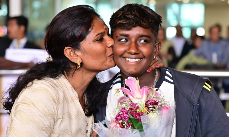 16 साल की लड़की ने रचा इतिहास, WPL खेलने वाली सबसे कम उम्र की खिलाड़ी बनी जी कमलिनी