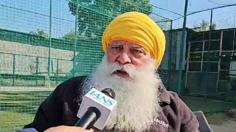 ‘Pak legends take money to hurl abuses at their country’: Yograj Singh