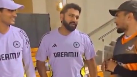 VIDEO: 'आप हमारा पैर तोड़ने की कोशिश कर रहे थे', रोहित शर्मा ने नेट बॉलर के भी ले लिए मज़े VIDEO: 'आप हमारा पैर तोड़ने की कोशिश कर रहे थे', रोहित शर्मा ने नेट बॉलर के भी ले लिए मज़े
