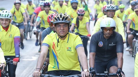Sports Min leads Fit India Sundays on Cycle in Mumbai, propagates PM's message to fight obesity