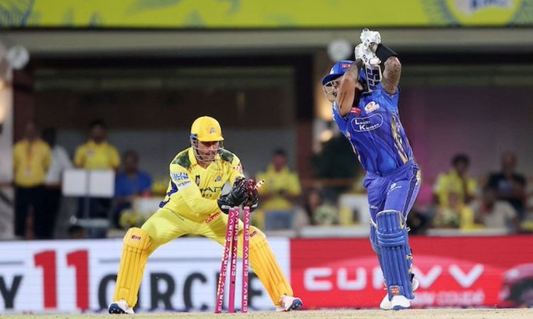 VIDEO: धोनी का जादू बरकरार 43 की उम्र में दिखाई बिजली जैसी फुर्ती, सूर्यकुमार को किया स्टंप आउट