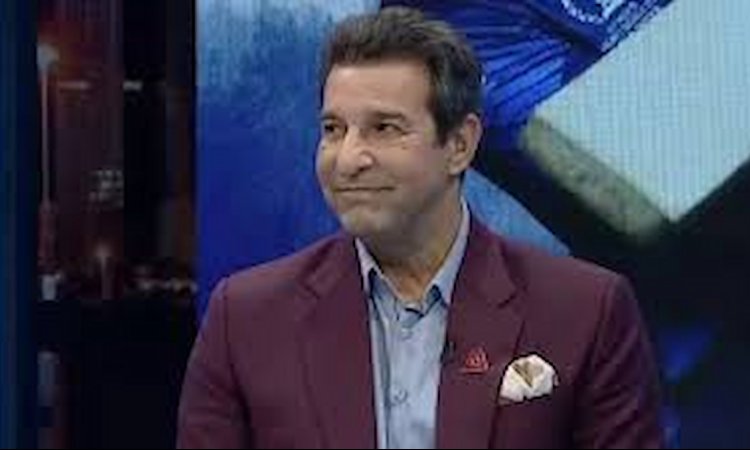 VIDEO: फैन ने कहा 'क्रिकेट पर चर्चा करो, 'केले की नहीं', अकरम ने ऐसा जवाब दिया कि सबकी छूट गई हंसी 