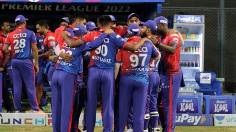 IPL 2025: 14 करोड़ का ये बल्लेबाज दिल्ली कैपिटल्स के पहले मैच से हो सकता है बाहर, कप्तान अक्षर पटेल 