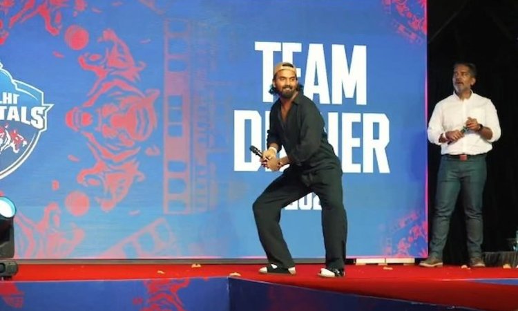 दिल्ली कैपिटल्स कैंप में केएल राहुल की एंट्री, रैंप वॉक से छाए सुर्खियों में; देखिए  VIDEO