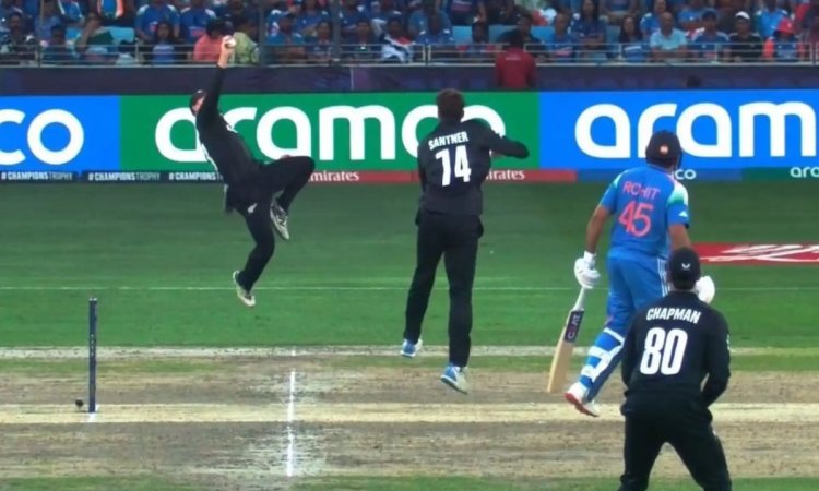 VIDEO: कैच हो तो ऐसा! फिलिप्स ने हवा में उड़कर बदल दिया मैच का मूड