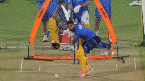 VIDEO: धोनी की पलटन में शामिल हुए राहुल त्रिपाठी, प्रैक्टिस सेशन में मचा रहे धमाल