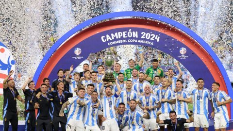 Argentina football team set for India visit in October