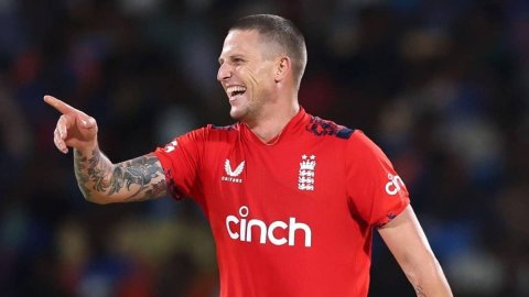 IPL 2025: SRH को लगा तगड़ा झटका, ब्रायडन कार्स हुए बाहर, ये खिलाड़ी बना रिप्लेसमेंट