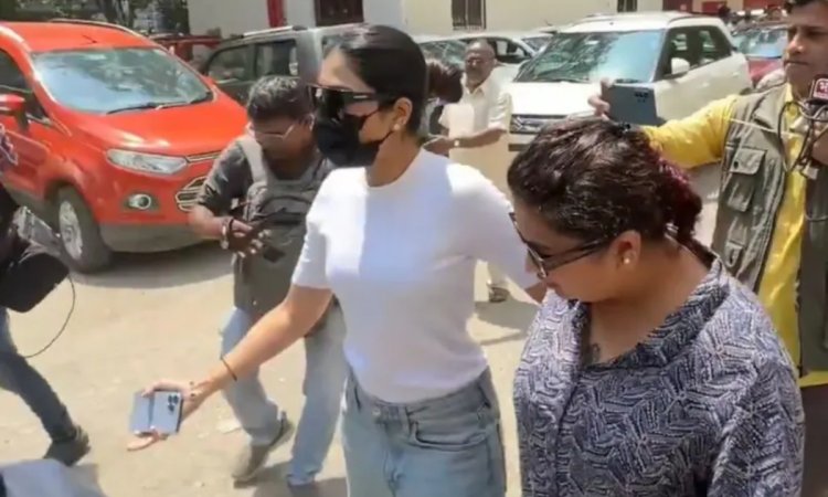 WATCH: 'क्या कर रहे हो, ये कैसा बर्ताव है?' पैपराज़ी पर भड़की धनश्री वर्मा