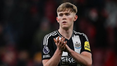 Newcastle defender Lewis Hall to undergo surgery, ruled out for season