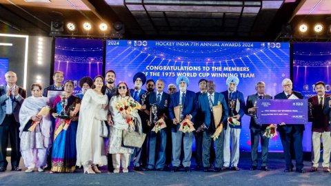 Savita, Harmanpreet named Players of the Year; 1975 World Cup heroes honoured with life-time achieve
