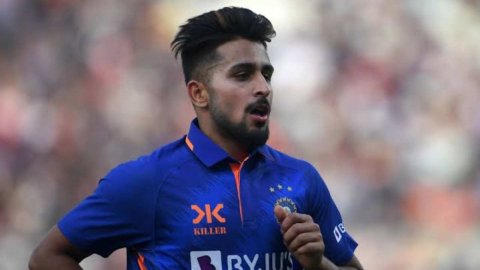 KKR sign Chetan Sakariya as replacement for Umran Malik for IPL 2025 KKR को झटका, उमरान मलिक हुए IPL 2025 से बाहर, टीम इंडिया के लिए 3 मैच खेलने वाले खिलाड़ी शामिल