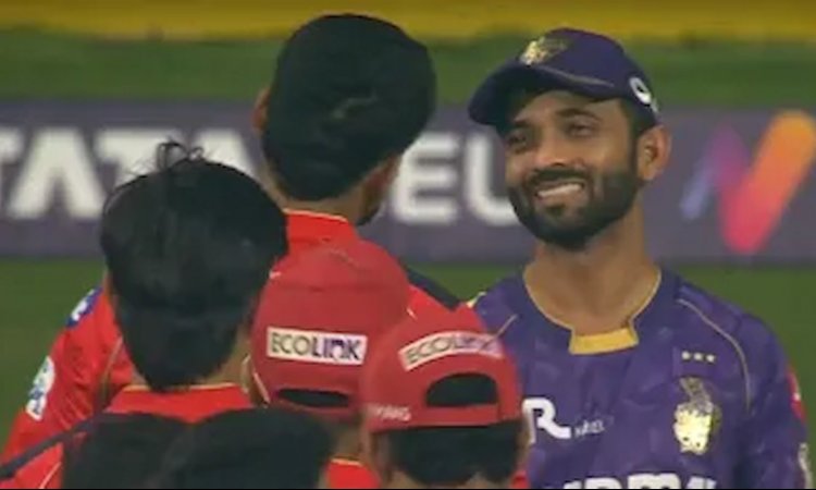 श्रेयस से हाथ मिलाते ही रहाणे ने कह दी दिल की बात, 'क्या फालतू बैटिंग करी!' वीडियो हुआ वायरल