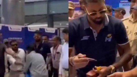 WATCH: हैदराबाद एयरपोर्ट पर फैन के लिए रुके हार्दिक पंड्या, सिक्योरिटी से छुड़ाकर दिया ऑटोग्राफ