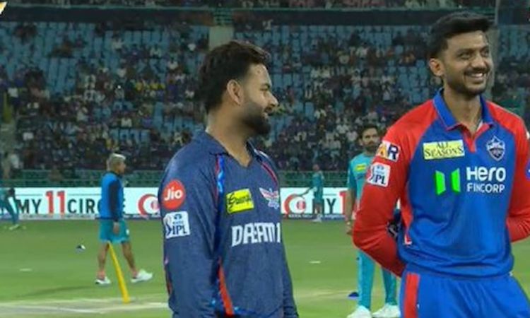 IPL 2025: अक्षर पटेल ने इकाना स्टेडियम में रैड सॉयल पिच देखते हुए चुनी गेंदबाजी, दिल्ली की टीम में एक बदलाव 