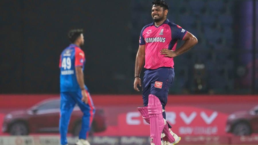 IPL 2025: Samson To Miss RR’s Clash Against RCB Due To Side Strain Recovery In Jaipur ஆர்சிபி போட்டியையும் தவறவிடும் சஞ்சு சாம்சன்; பின்னடைவில் ராயல்ஸ்!