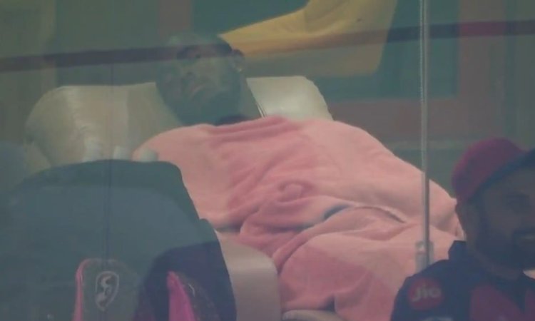 VIDEO: मैच के बीच ड्रीमलैंड पहुंचे जॉफ्रा आर्चर, डगआउट में लेते दिखे झपकी