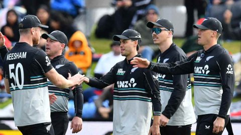 NZ vs PAK: न्यूजीलैंड क्रिकेट टीम को झटका, पाकिस्तान के खिलाफ दूसरे वनडे से बाहर हुआ खतरनाक बल्लेबाज