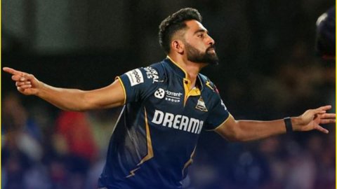 Mohammed Siraj ने रचा इतिहास, RCB के खिलाफ चिन्नास्वामी स्टेडियम में 3 विकेट चटकाकर तोड़ा Zaheer Kha Mohammed Siraj ने रचा इतिहास, RCB के खिलाफ चिन्नास्वामी स्टेडियम में 3 विकेट चटकाकर तोड़ा Zaheer Kha
