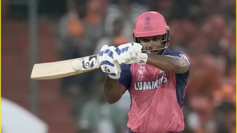 टूट गया MS Dhoni का महारिकॉर्ड, Sanju Samson ने दिल्ली कैपिटल्स के खिलाफ 3 छक्के जड़कर रचा इतिहास