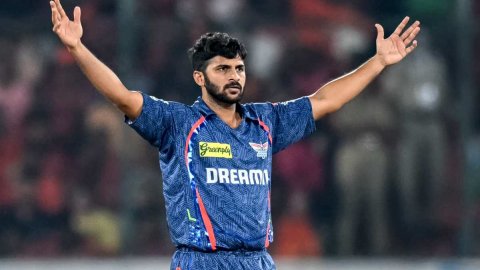 Shardul Thakur creates unwanted record bowls five consecutive wides in IPL's longest over 1 ओवर में 11 गेंद, शार्दुल ठाकुर ने बनाया सबसे अनचाहा रिकॉर्ड,IPL में ऐसा करने वाले पहले गेंदबाज बने