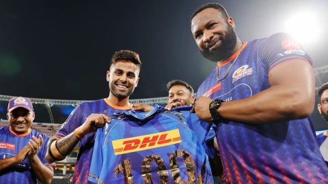 WATCH: सूर्यकुमार यादव को मिला पोलार्ड से खास तोहफा, 100वें IPL मैच पर MI ने दी यादगार जर्सी WATCH: सूर्यकुमार यादव को मिला पोलार्ड से खास तोहफा, 100वें IPL मैच पर MI ने दी यादगार जर्सी