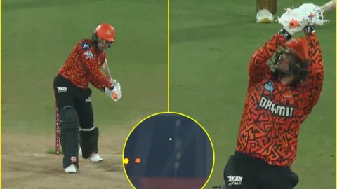 ये नहीं देखा तो कुछ नहीं देखा! Abhishek Sharma ने हेलीकॉप्टर शॉट जड़कर मारा है IPL 2025 का सबसे लंबा ये नहीं देखा तो कुछ नहीं देखा! Abhishek Sharma ने हेलीकॉप्टर शॉट जड़कर मारा है IPL 2025 का सबसे लंबा