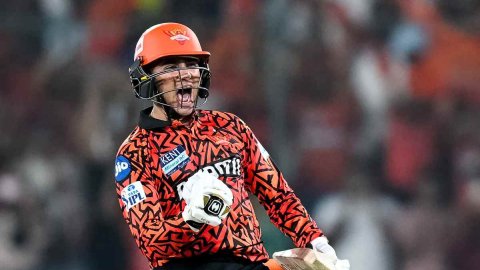 14 चौके-10 छक्के, अभिषेक शर्मा ने तूफानी शतक से की रिकॉर्ड्स की बारिश, IPL में ऐसा करने वाले पहले भा
