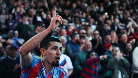 Daniel Munoz signs contract extension with Crystal Palace till 2028