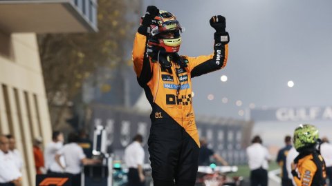 F1: Oscar Piastri cruises to victory at Bahrain GP