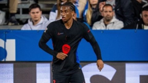 FC Barcelona's fullback Balde suffers distal injury to left hamstring