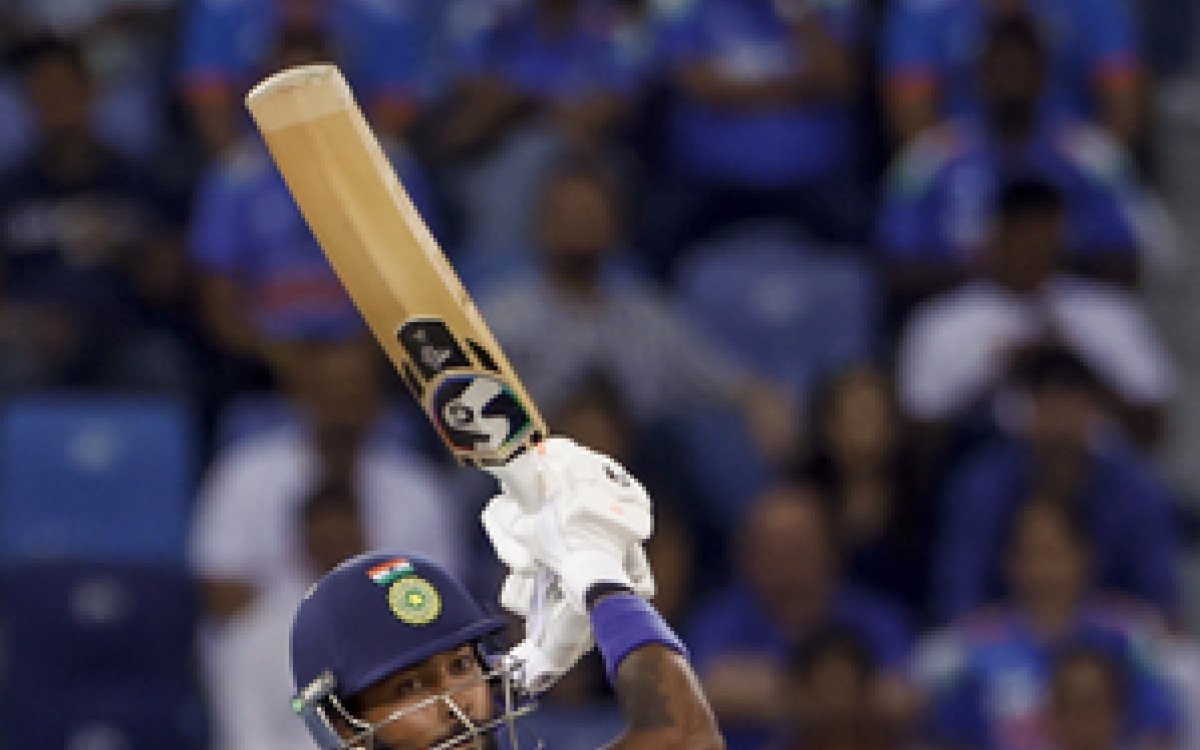 Hardik Pandya gifts his bat to Kashvee Gautam ahead of Mumbai Indians' encounter with Delhi Capitals IPL 2025: Hardik Pandya gifts his bat to Kashvee Gautam ahead of DC encounter