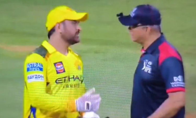 WATCH: MI से हार के बाद अंपायर्स से भिड़े एमएस धोनी, बहस करते हुए वीडियो वायरल