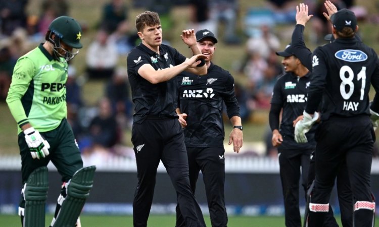 NZ vs PAK: वनडे सीरीज में भी पाकिस्तान की शर्मनाक हार, न्यूजीलैंड ने तीसरा मैच जीतकर 3-0 से किया क्ल