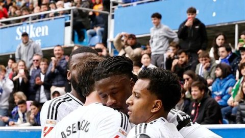 Real Madrid look for another Bernabeu miracle to overturn Champions League deficit