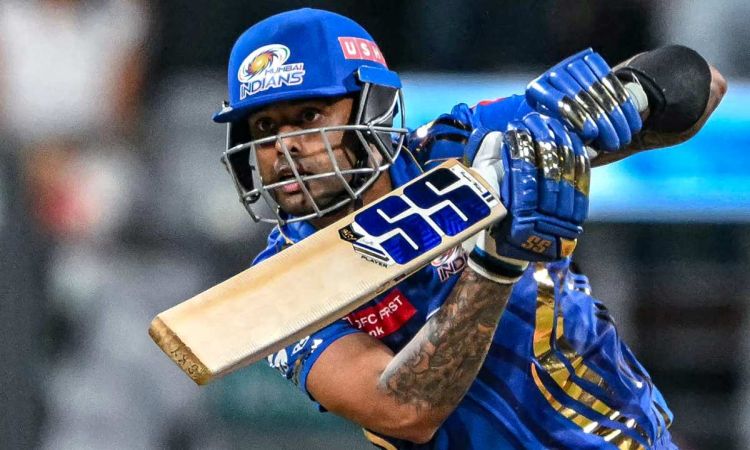 Suryakumar Yadav becomes the second player to score 9 consecutive 25 plus scores in an IPL season