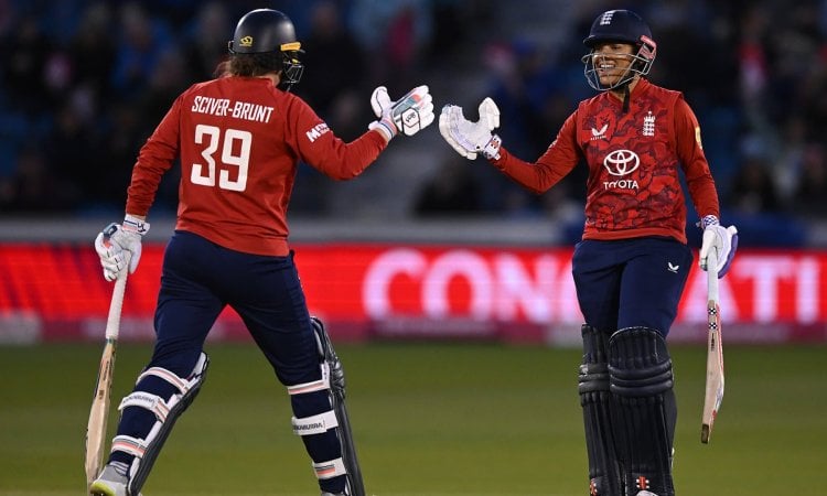 England beat West Indies by nine wickets and take a 2-0 lead! ENGW vs WIW, 2nd T20I: விண்டீஸை வீழ்த்தி தொடரை வென்றது இங்கிலாந்து!