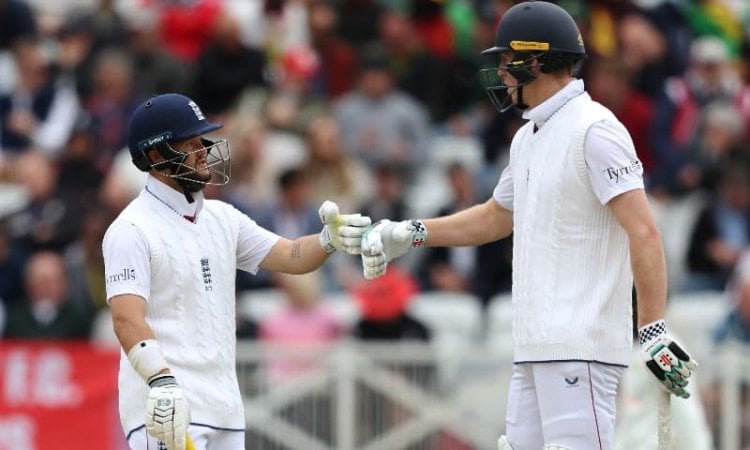 England pile on a mountain of runs on Day 1 at Trent Bridge against Zimbabwe! ENG vs ZIM, Test Day 1: டக்கெட், கிரௌலி, போப் சதம்; வலிமையான நிலையில் இங்கிலாந்து!