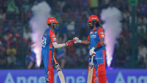 SRH vs DC will Compete in Rajiv Gandhi International Stadium; Playing XI can be like this! சன்ரைசர்ஸ் ஹைதராபாத் vs டெல்லி கேப்பிட்டல்ஸ்- அணிகள் ஓர் அலசல்!